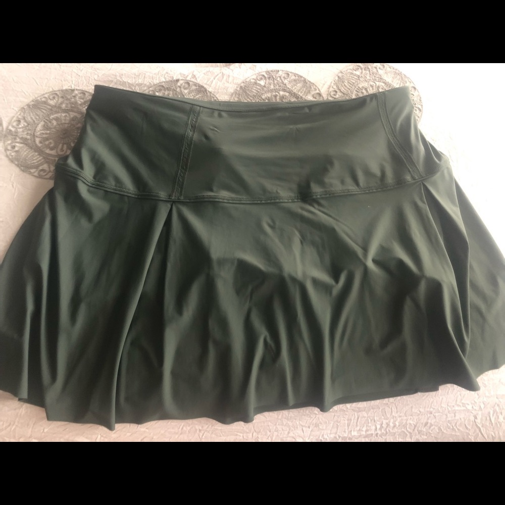 Lululemon 10 tall skirt